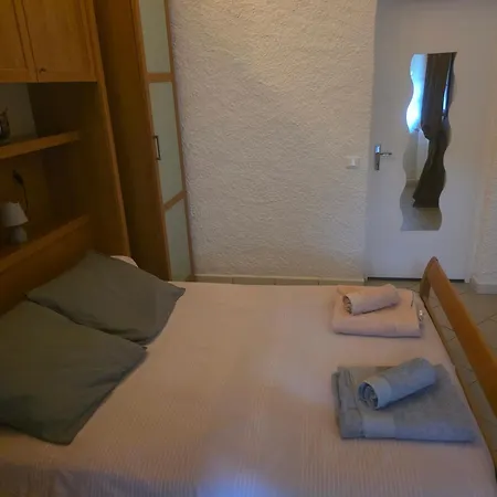 Maisonnette à La Campagne Hébergement de vacances San-Gavino-di-Carbini