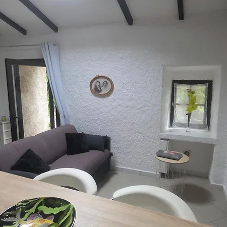 펜션 Maisonnette A La Campagne